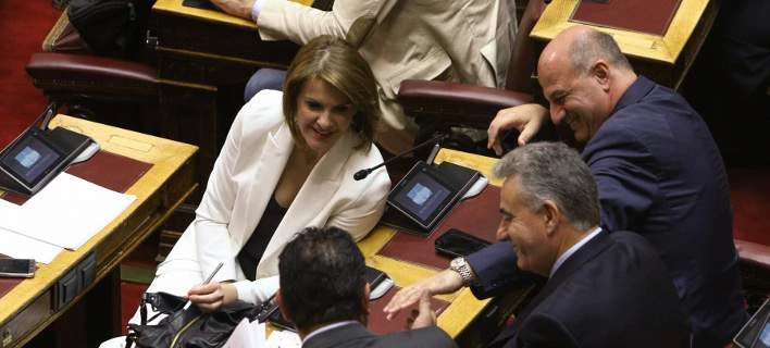 Η εισηγήτρια του «όχι» για την αναδοχή Κατερίνα Μάρκου ψήφισε «ναι»! – Το θέμα που έχει διχάσει την πολιτική